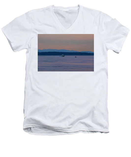 Boating at sunset - Men's V-Neck T-Shirt