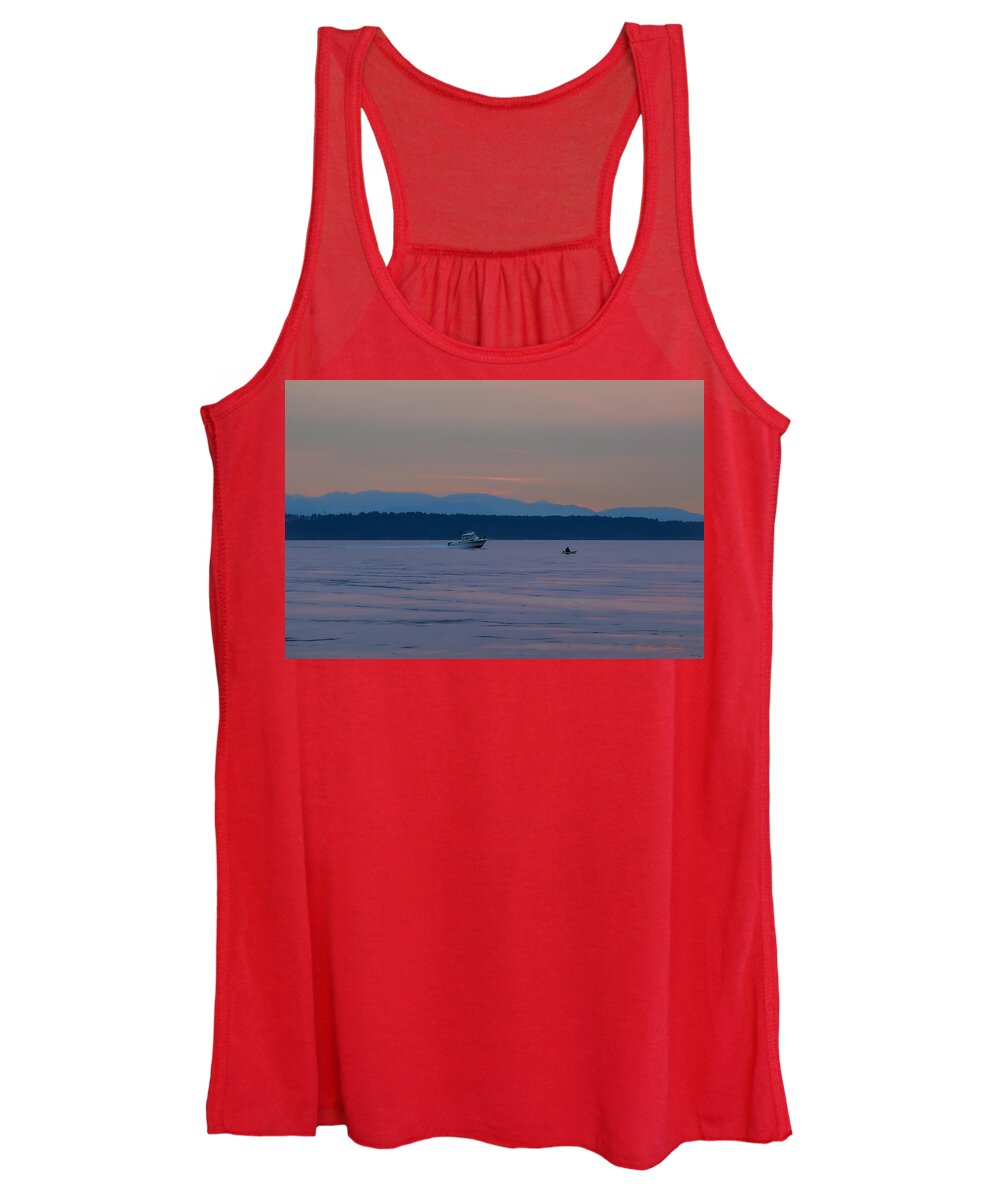 Boating at sunset - Women's Tank Top