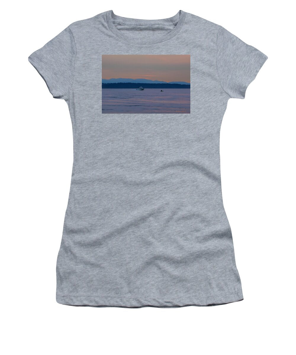 Boating at sunset - Women's T-Shirt