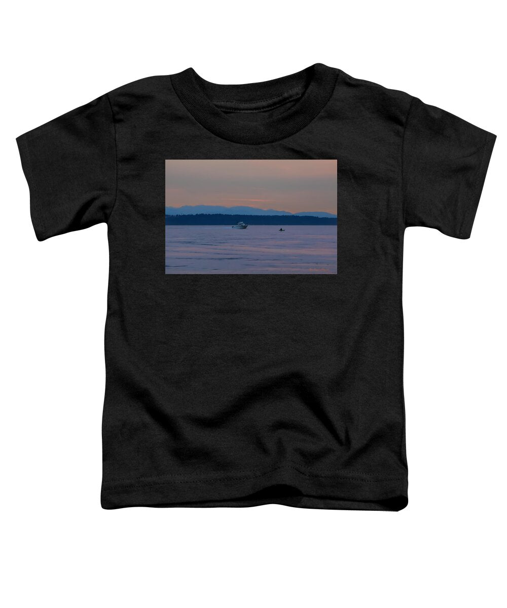 Boating at sunset - Toddler T-Shirt