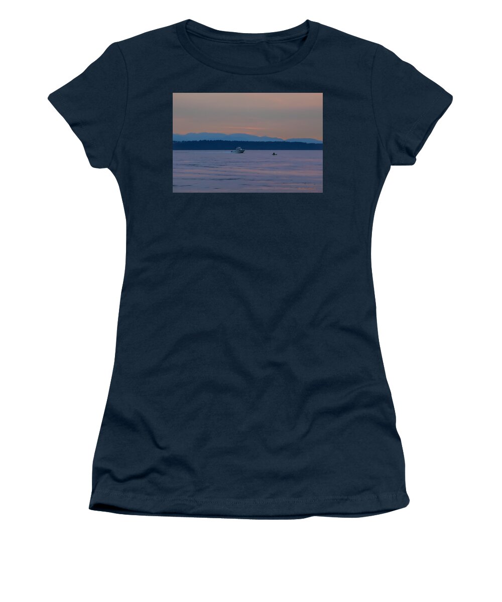 Boating at sunset - Women's T-Shirt