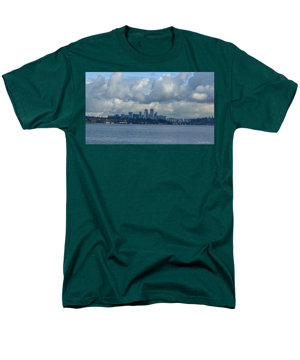 Clouds above the city  - Men's T-Shirt  (Regular Fit)