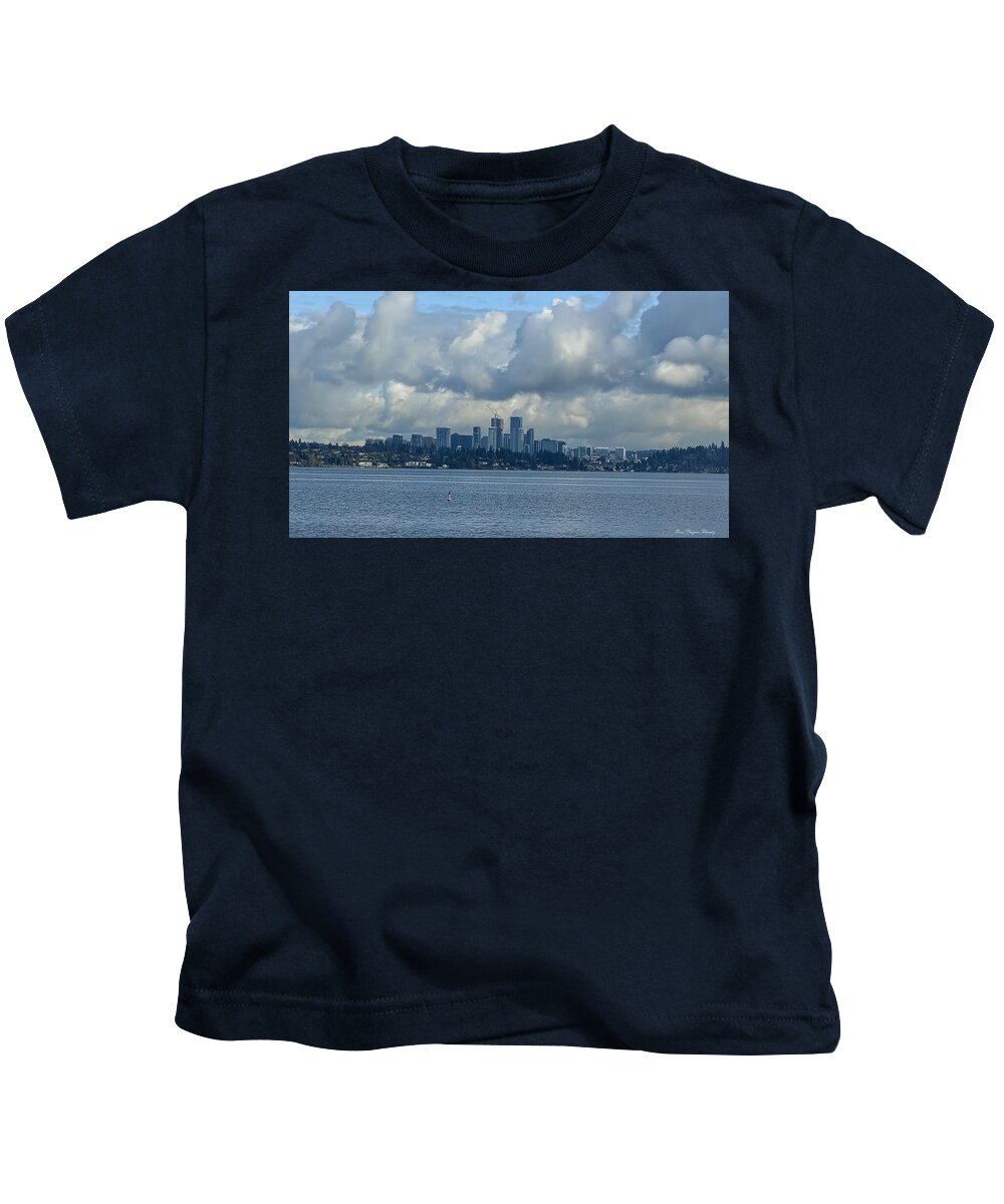 Clouds above the city  - Kids T-Shirt
