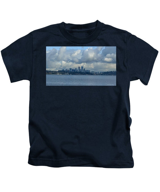 Clouds above the city  - Kids T-Shirt