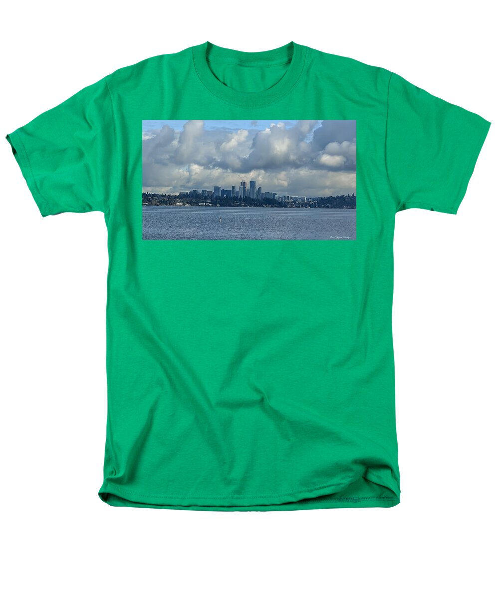 Clouds above the city  - Men's T-Shirt  (Regular Fit)