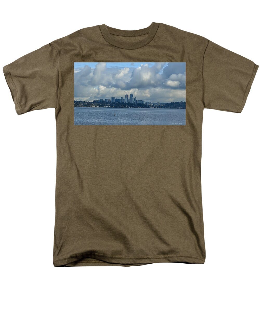 Clouds above the city  - Men's T-Shirt  (Regular Fit)