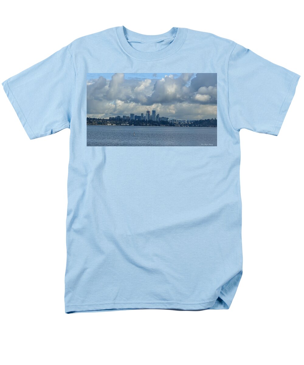 Clouds above the city  - Men's T-Shirt  (Regular Fit)
