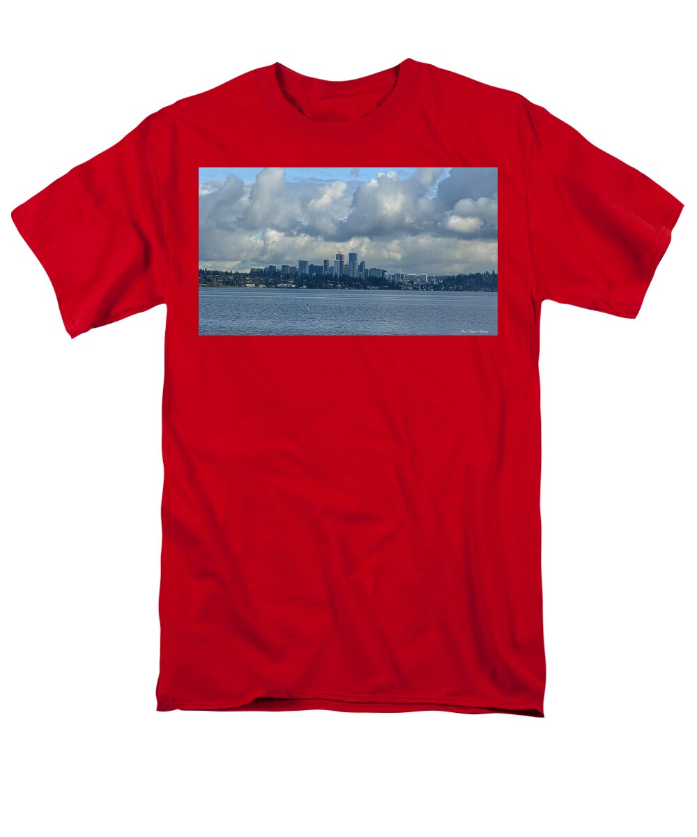 Clouds above the city  - Men's T-Shirt  (Regular Fit)