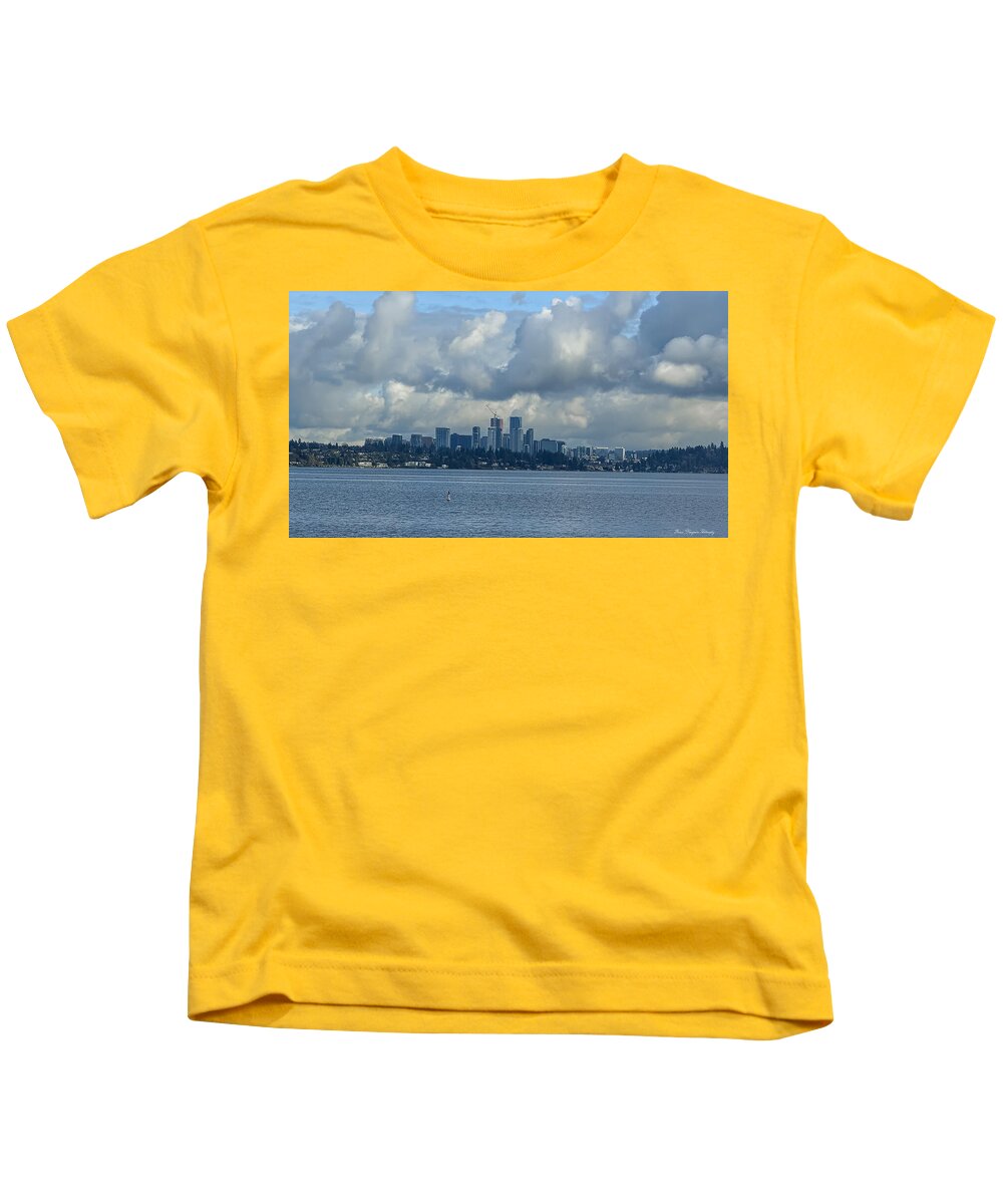 Clouds above the city  - Kids T-Shirt