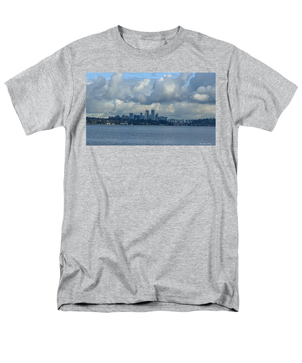 Clouds above the city  - Men's T-Shirt  (Regular Fit)
