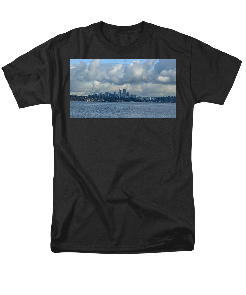 Clouds above the city  - Men's T-Shirt  (Regular Fit)