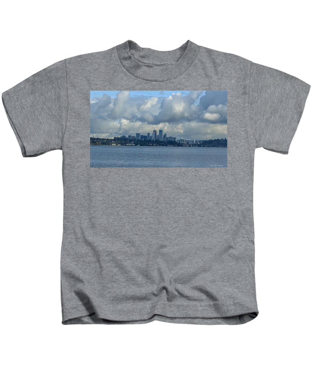 Clouds above the city  - Kids T-Shirt