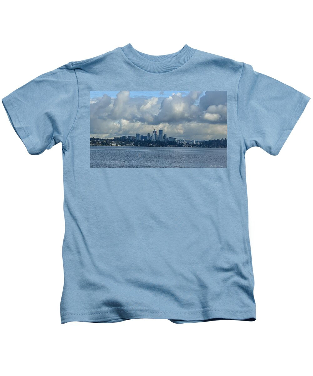 Clouds above the city  - Kids T-Shirt