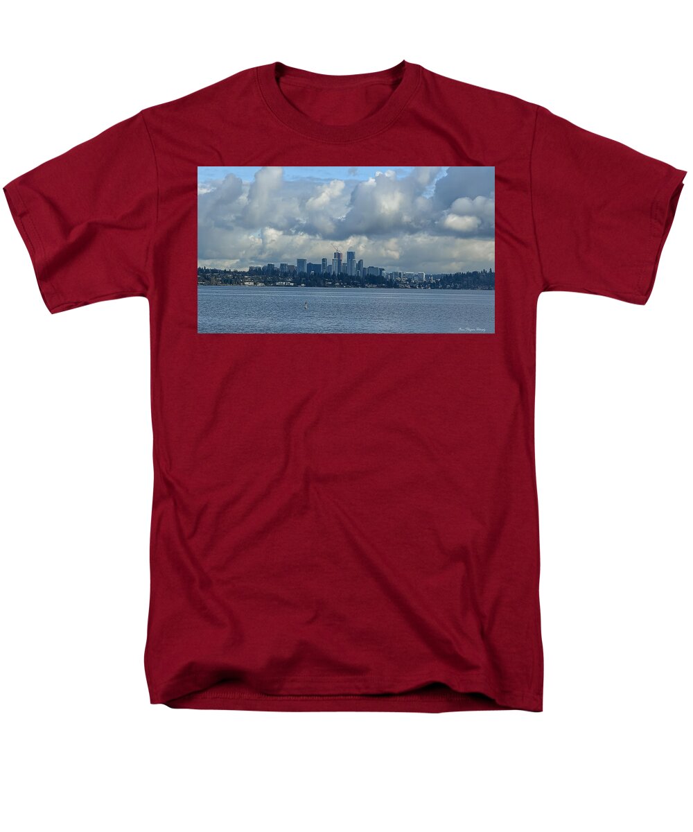 Clouds above the city  - Men's T-Shirt  (Regular Fit)