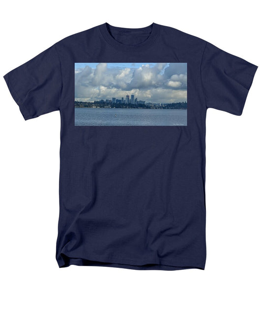 Clouds above the city  - Men's T-Shirt  (Regular Fit)