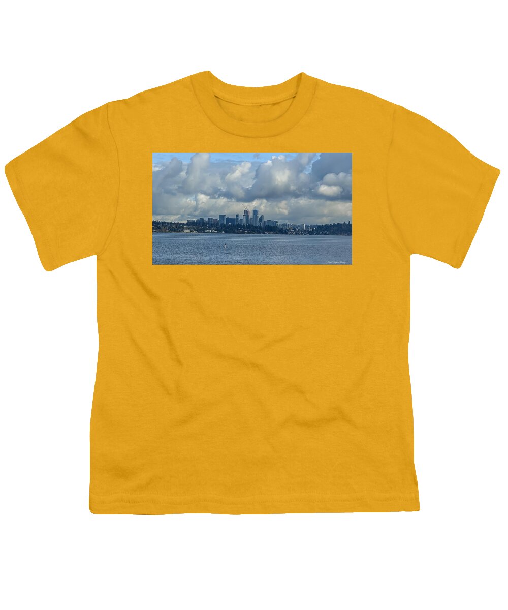Clouds above the city  - Youth T-Shirt