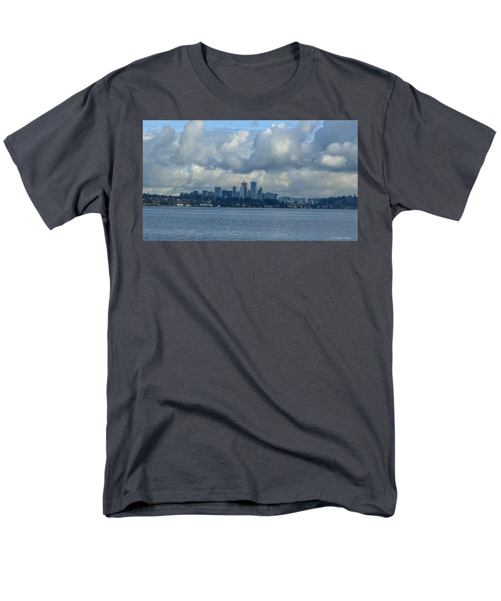 Clouds above the city  - Men's T-Shirt  (Regular Fit)
