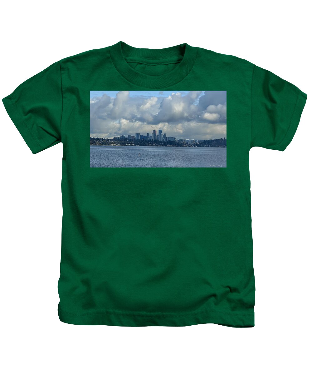 Clouds above the city  - Kids T-Shirt