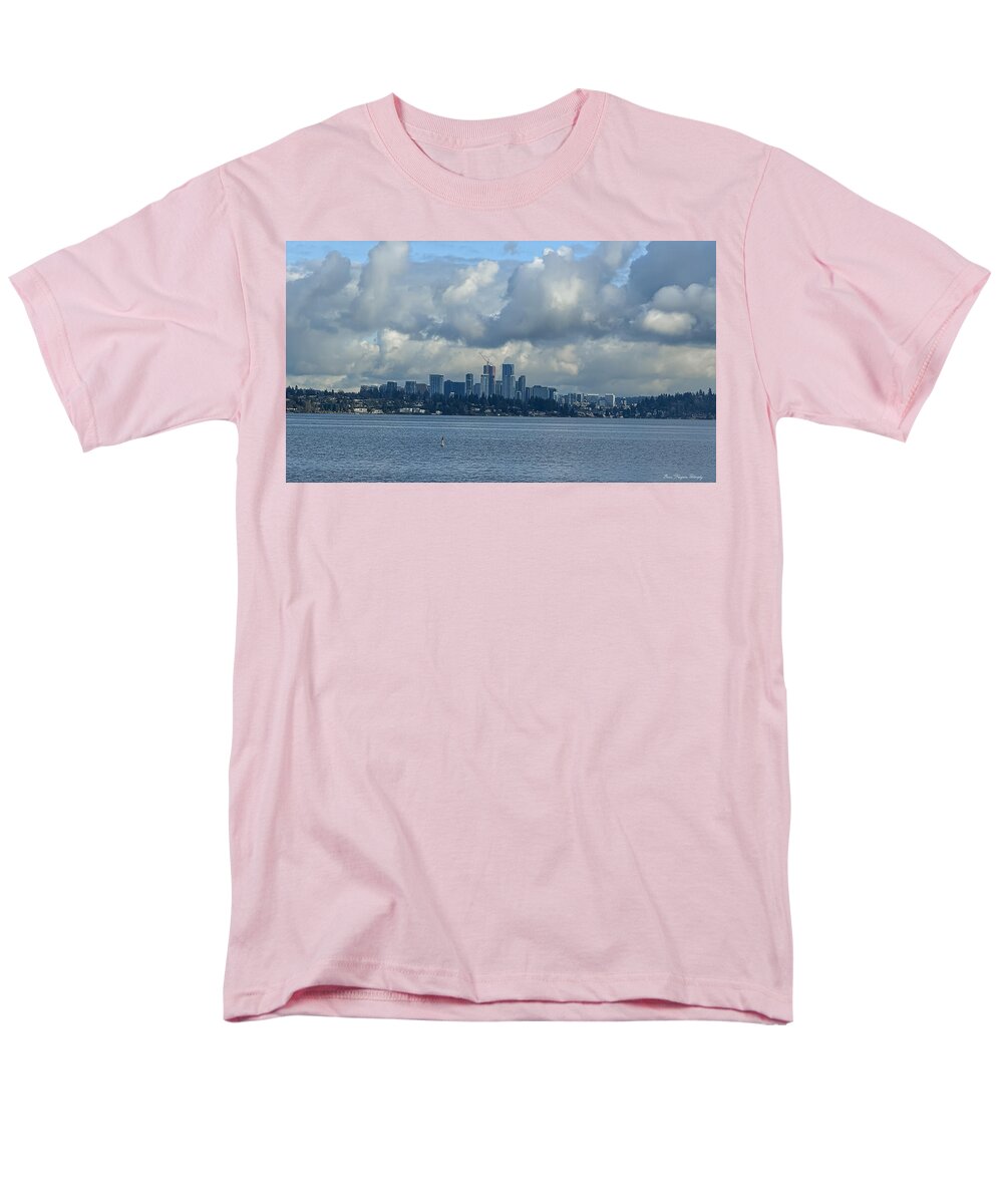 Clouds above the city  - Men's T-Shirt  (Regular Fit)