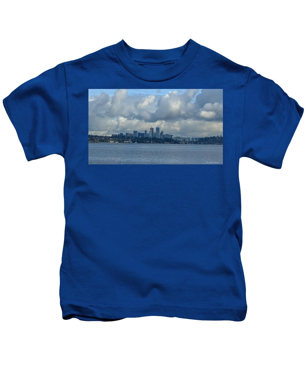 Clouds above the city  - Kids T-Shirt