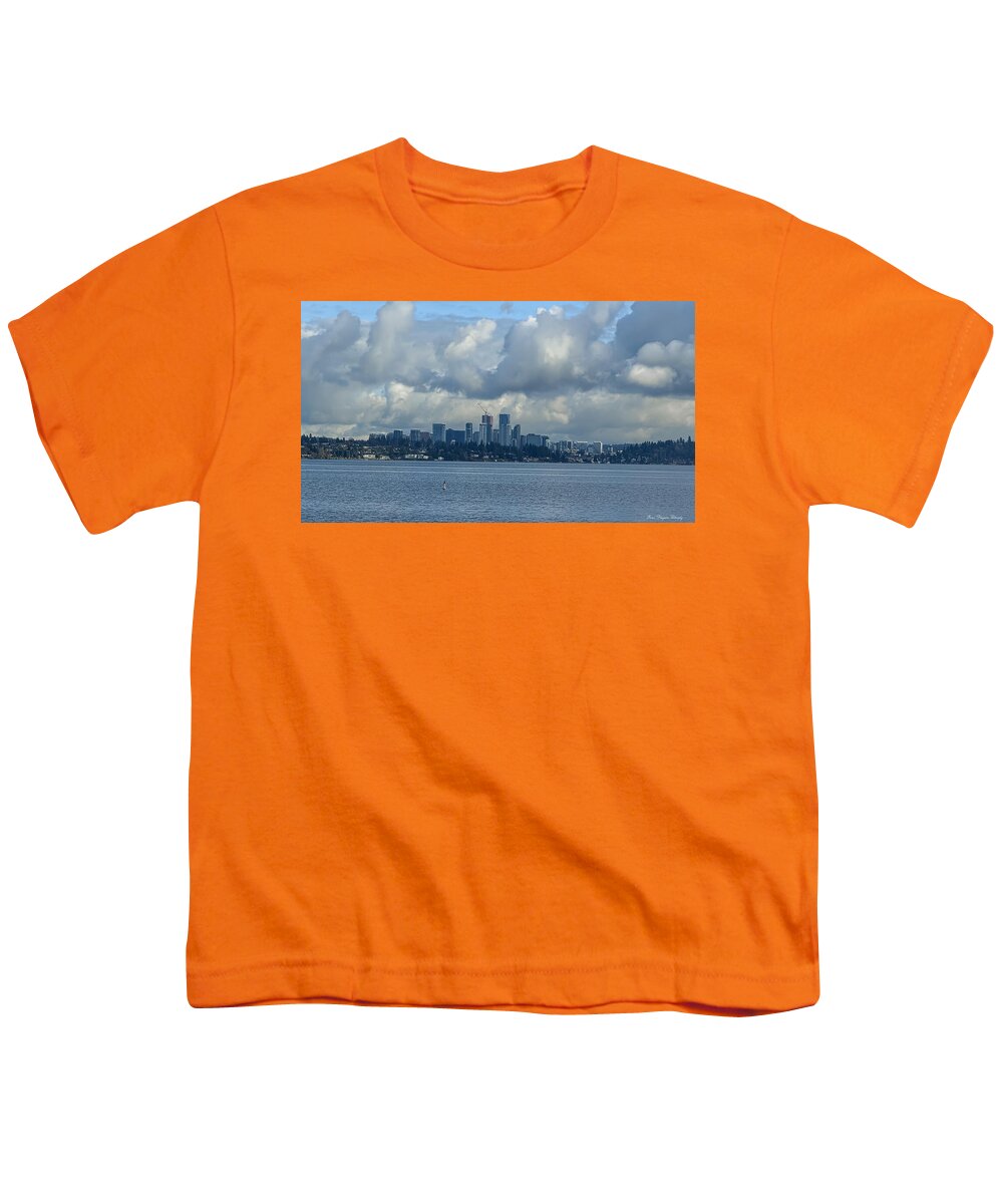 Clouds above the city  - Youth T-Shirt