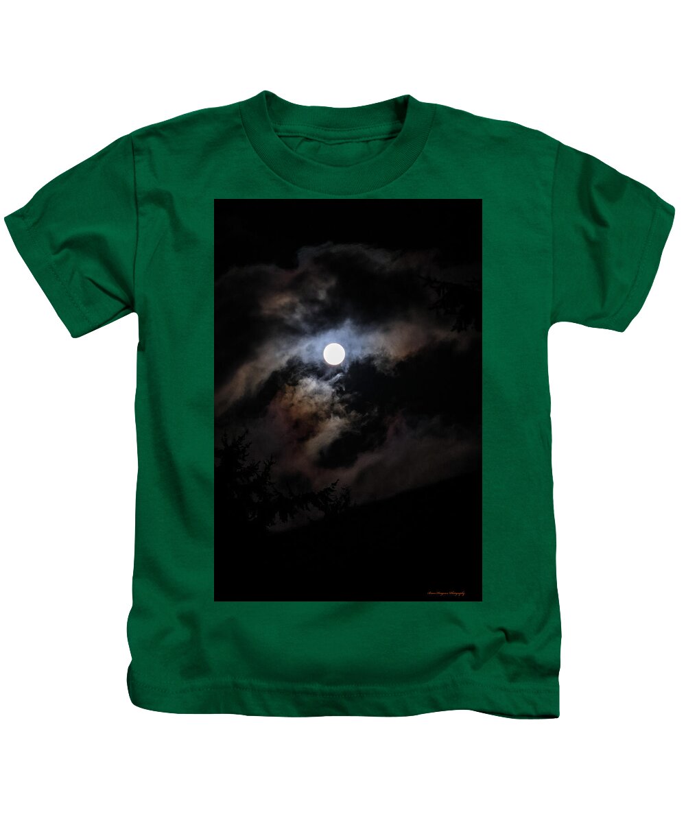 Clouds around the moon  - Kids T-Shirt