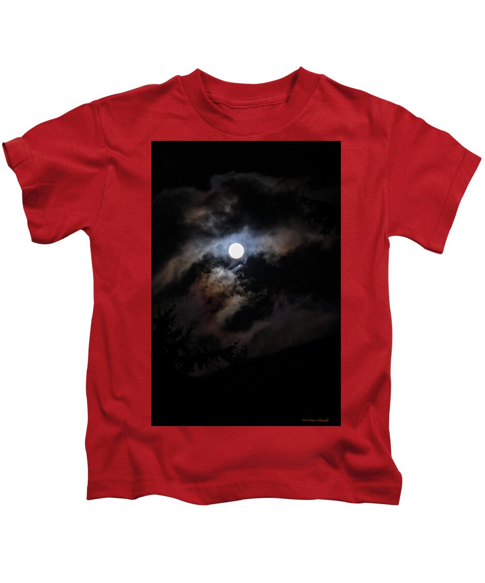 Clouds around the moon  - Kids T-Shirt