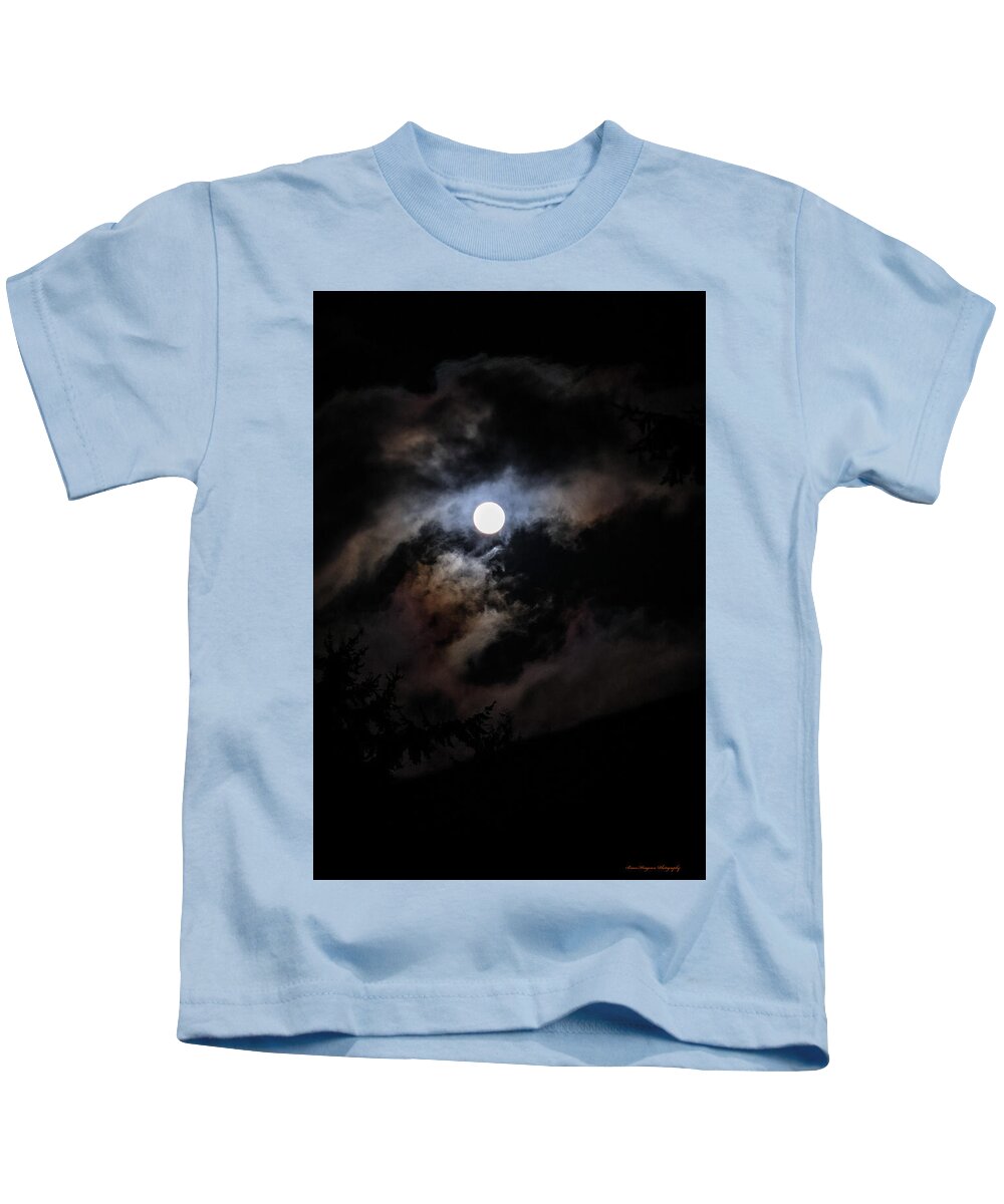 Clouds around the moon  - Kids T-Shirt
