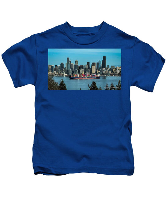 Container ship going into port  - Kids T-Shirt