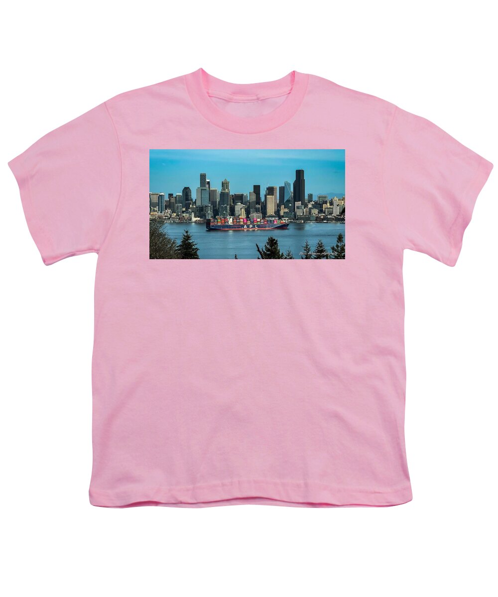 Container ship going into port  - Youth T-Shirt