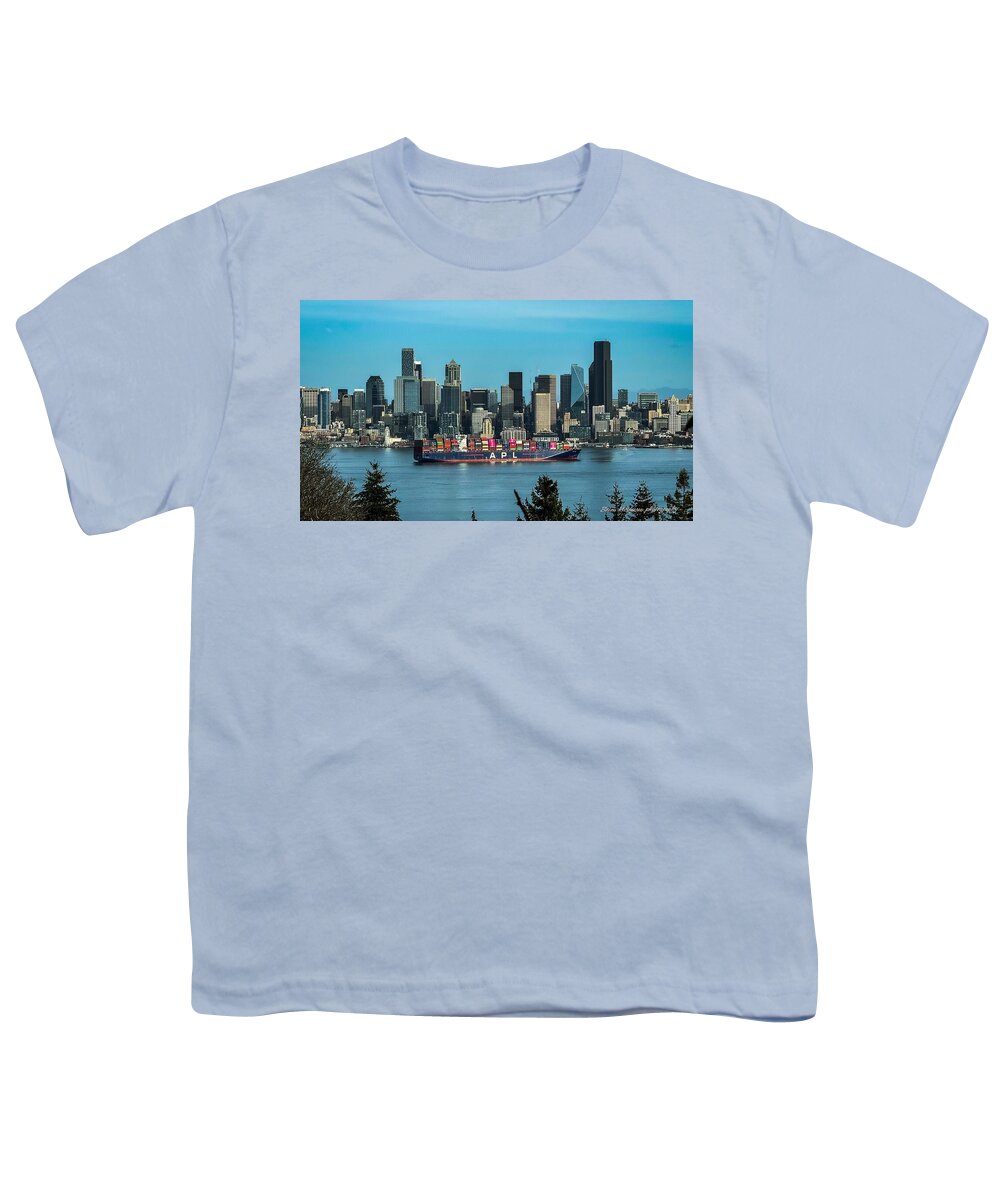 Container ship going into port  - Youth T-Shirt