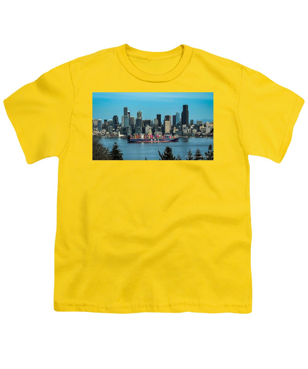 Container ship going into port  - Youth T-Shirt
