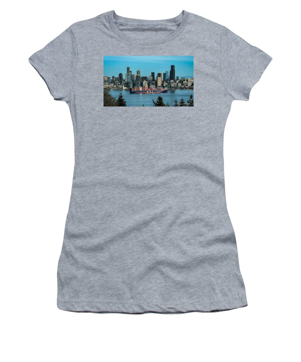 Container ship going into port  - Women's T-Shirt
