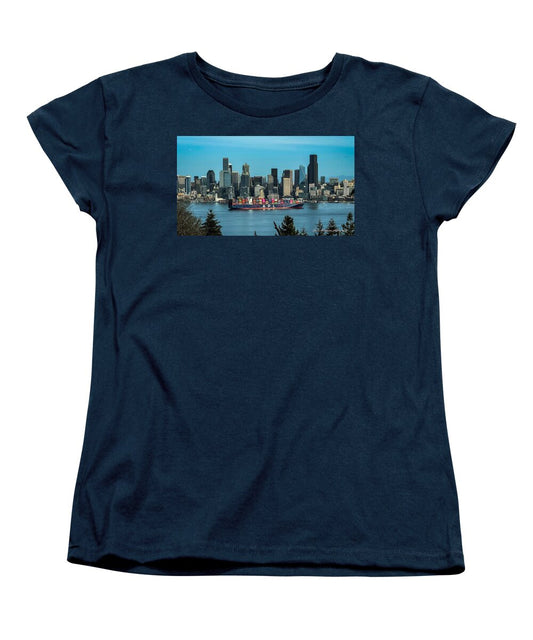 Container ship going into port  - Women's T-Shirt (Standard Fit)