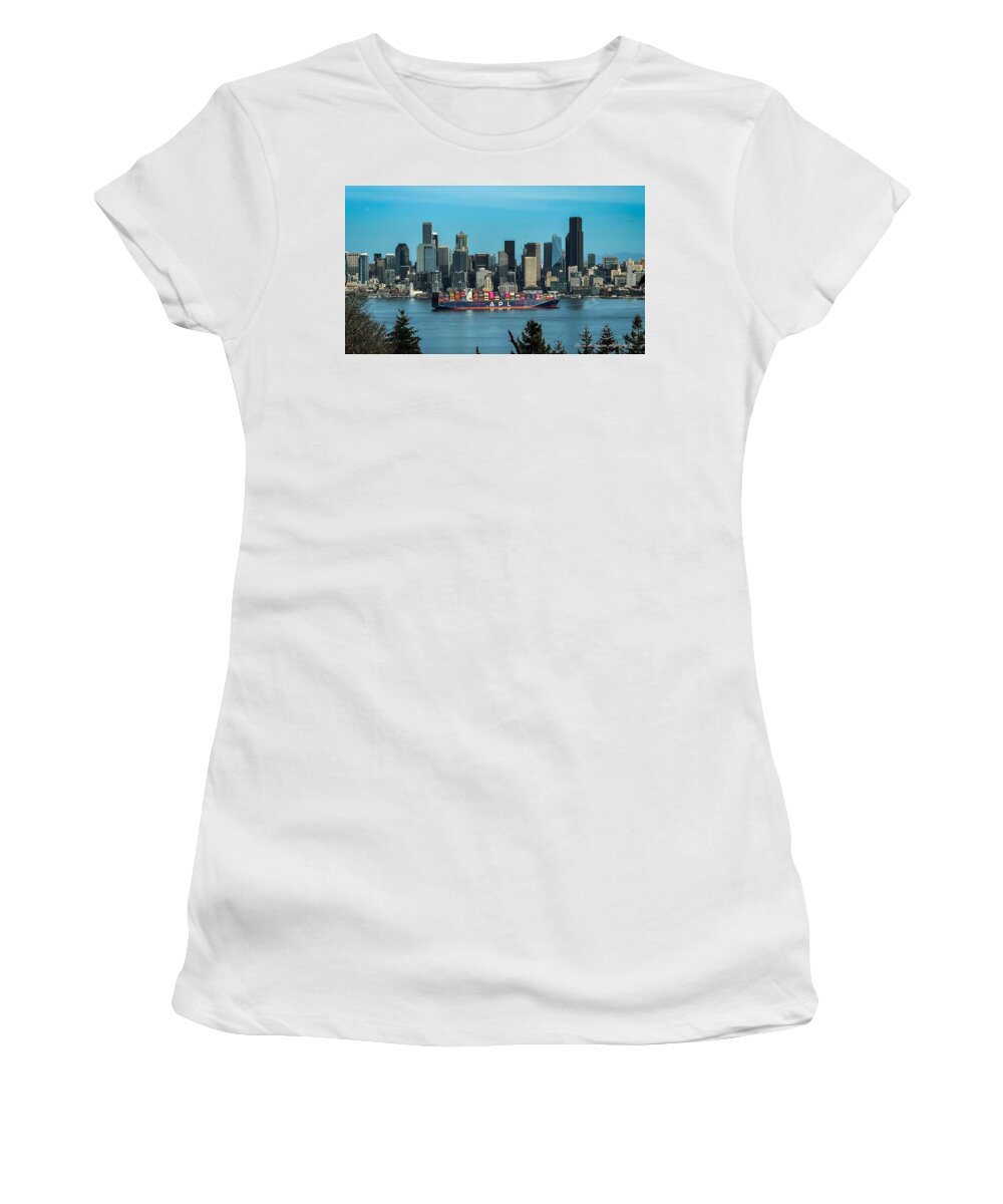 Container ship going into port  - Women's T-Shirt