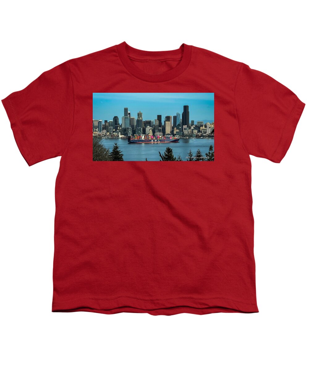 Container ship going into port  - Youth T-Shirt