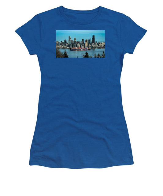 Container ship going into port  - Women's T-Shirt