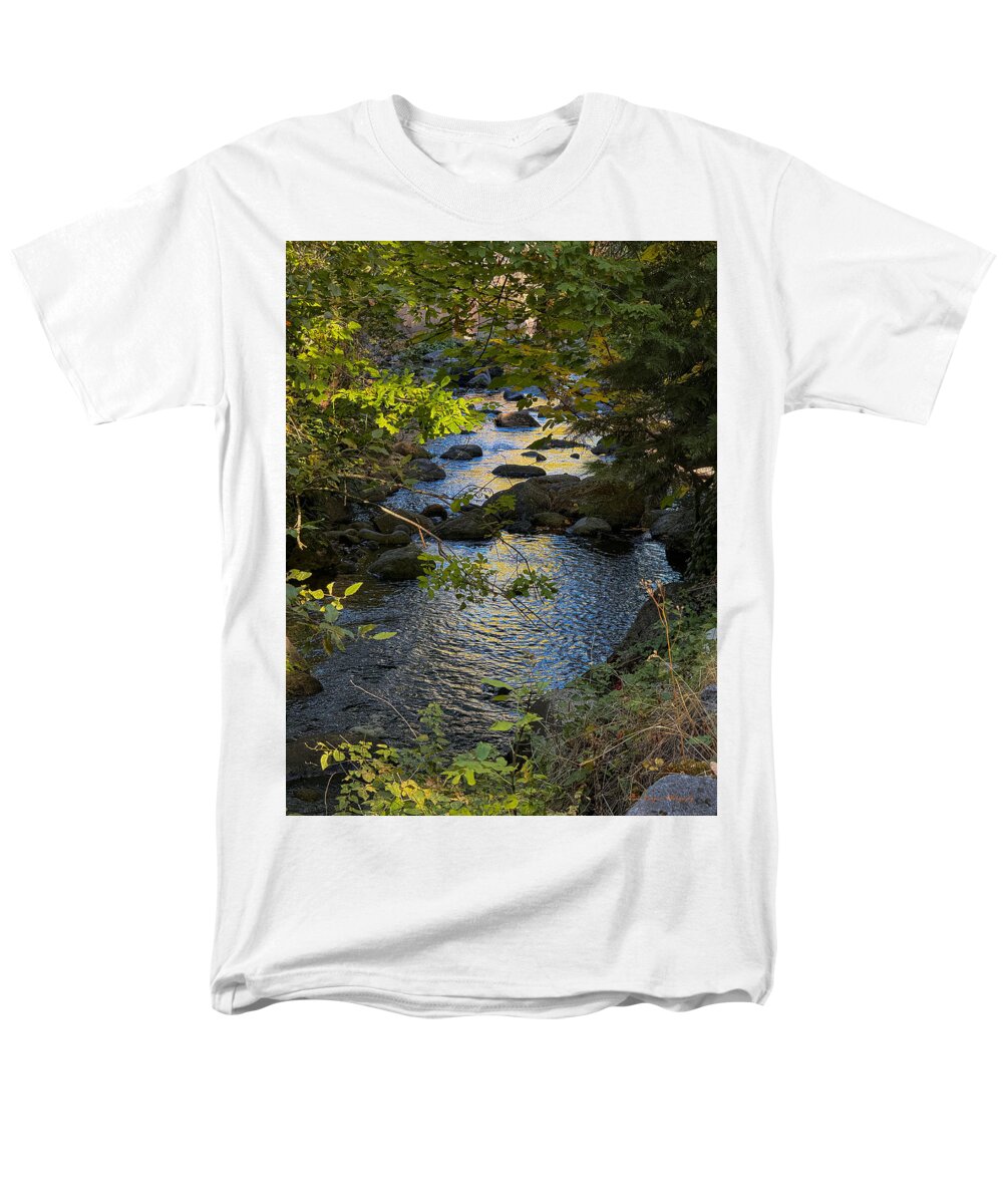 Creek  - Men's T-Shirt  (Regular Fit)