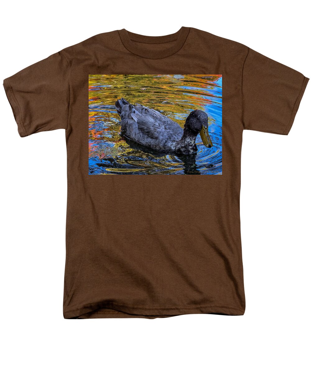 Duck in the pond  - Men's T-Shirt  (Regular Fit)