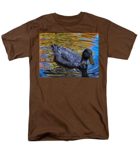 Duck in the pond  - Men's T-Shirt  (Regular Fit)