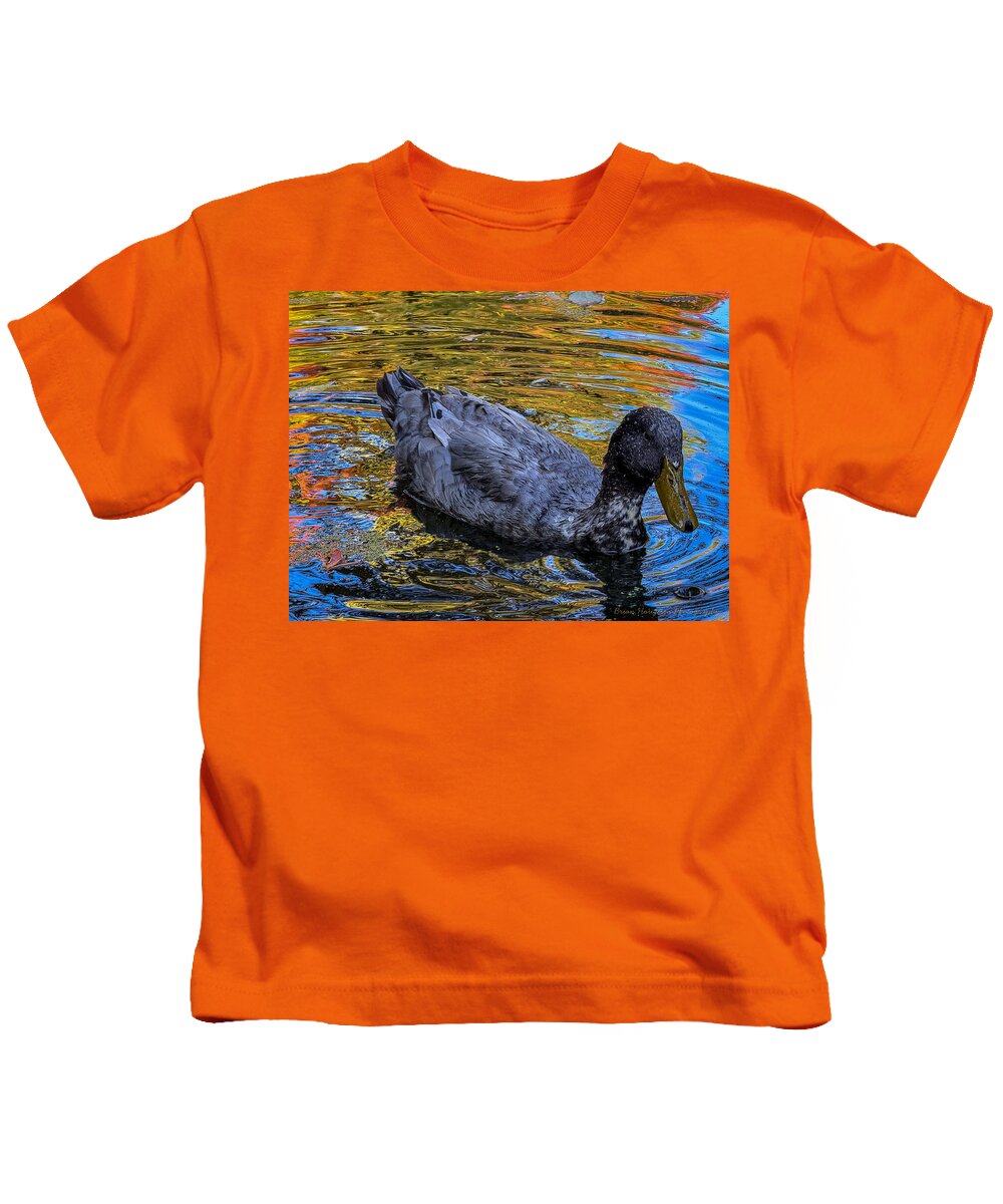 Duck in the pond  - Kids T-Shirt