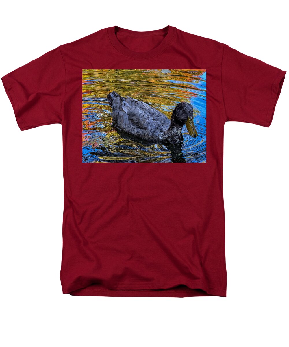 Duck in the pond  - Men's T-Shirt  (Regular Fit)