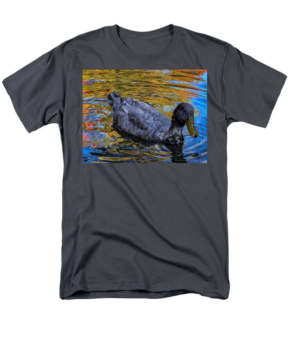 Duck in the pond  - Men's T-Shirt  (Regular Fit)