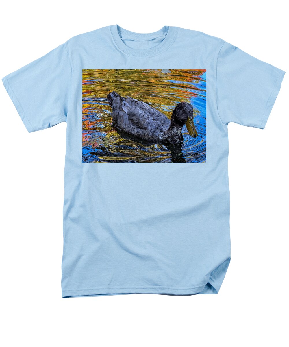 Duck in the pond  - Men's T-Shirt  (Regular Fit)