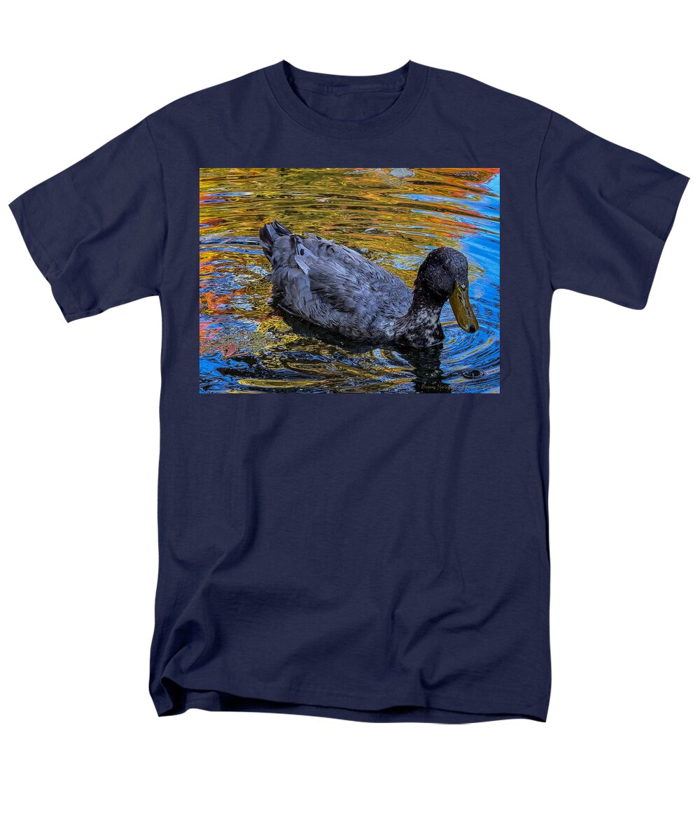 Duck in the pond  - Men's T-Shirt  (Regular Fit)