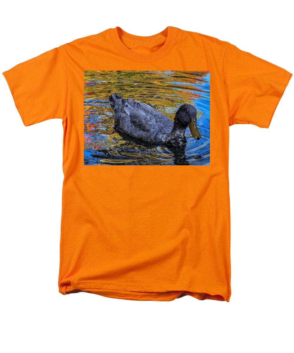 Duck in the pond  - Men's T-Shirt  (Regular Fit)