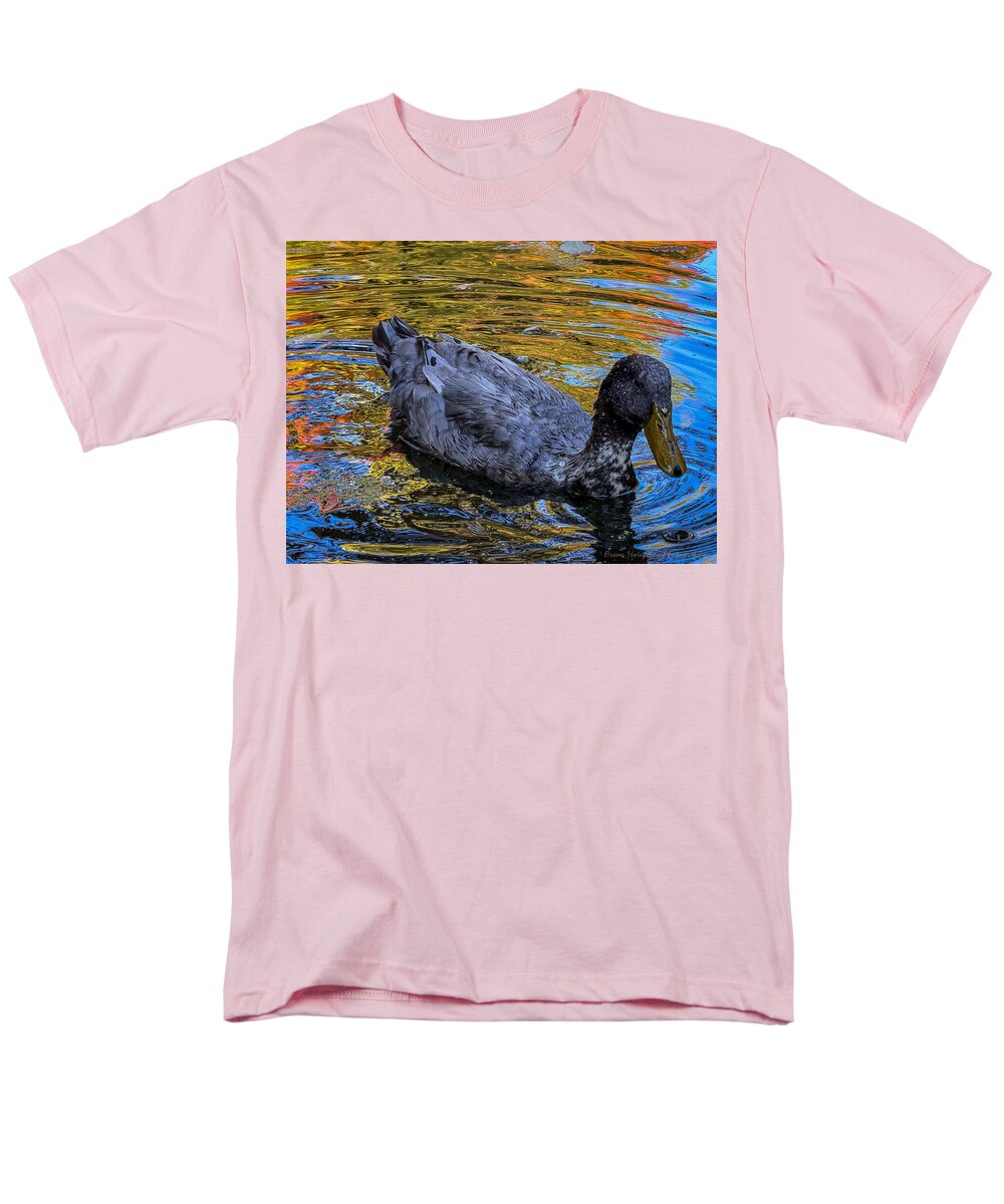 Duck in the pond  - Men's T-Shirt  (Regular Fit)