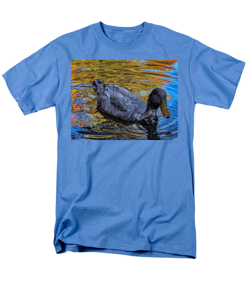 Duck in the pond  - Men's T-Shirt  (Regular Fit)