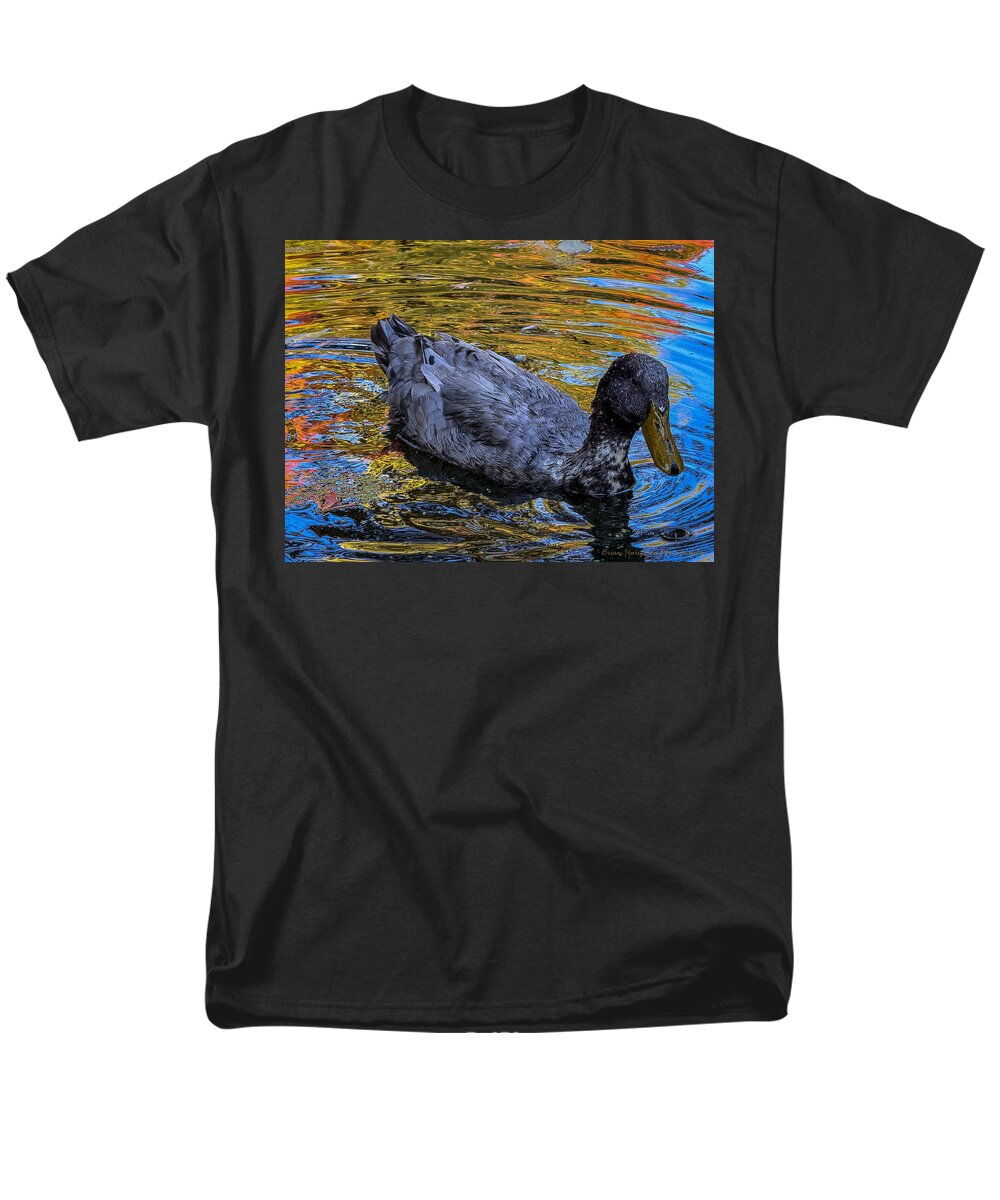 Duck in the pond  - Men's T-Shirt  (Regular Fit)