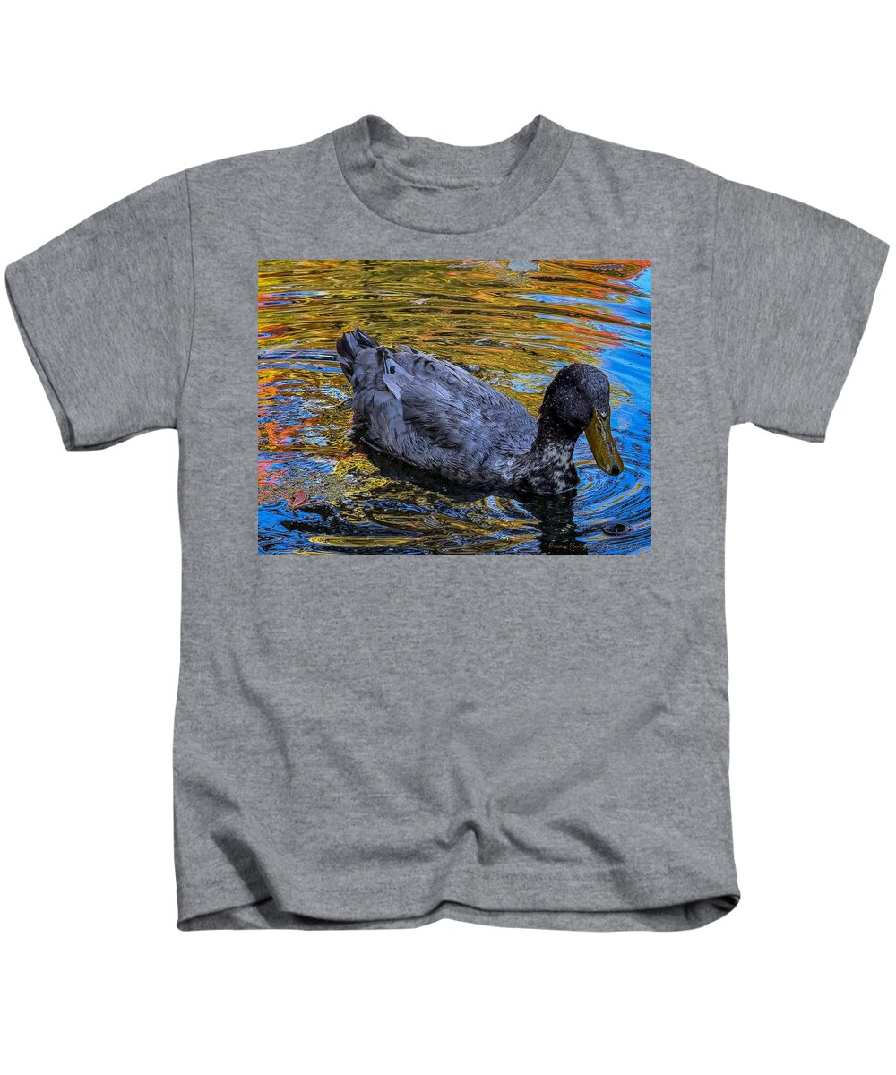 Duck in the pond  - Kids T-Shirt